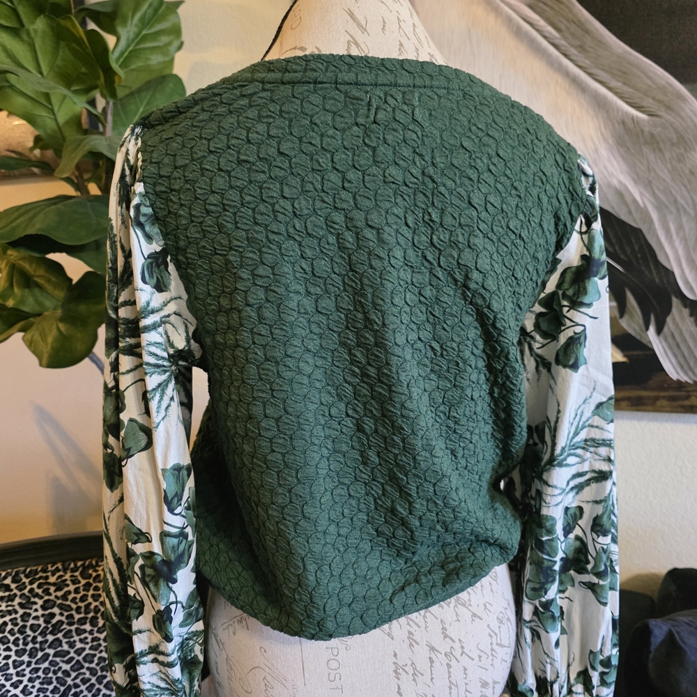 Anthropologie Porridge Green Quilted Textured Top with Leaf Print Sleeves - Picture 5 of 8